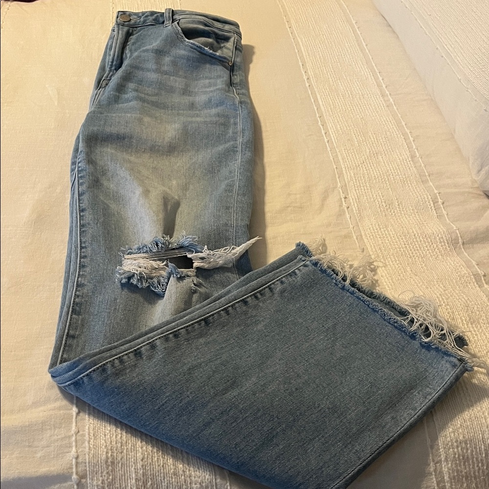 Distressed Light Blue Risen Jeans
